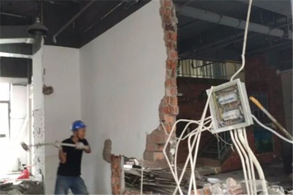 告诉你，装修随便砸墙后果有多严重！