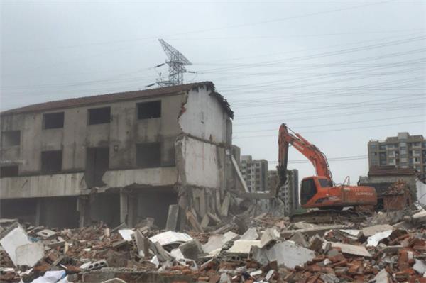 拆除工程时的安全措施有哪些？