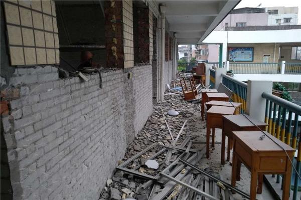 旧楼阳台怎么拆？