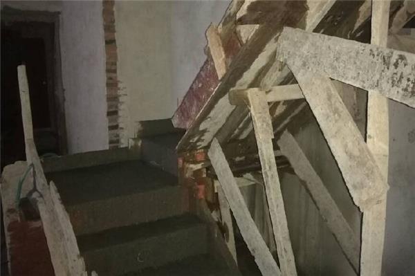 拆除楼梯的原因有哪些？