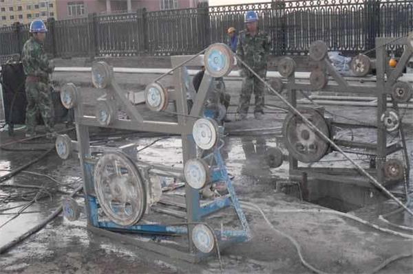 混凝土静力切割拆除施工的方法。