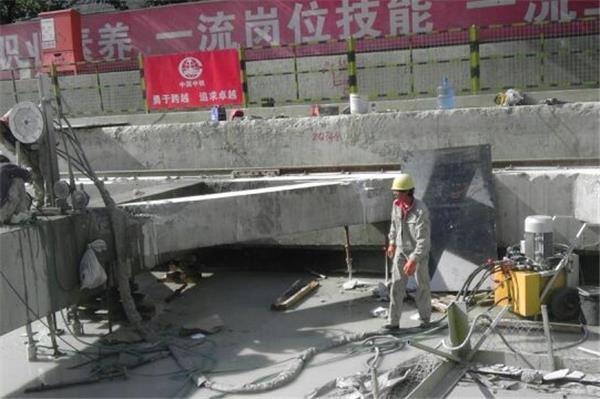 混凝土切割拆除工程，如何在顶板上切割拆除开洞口？