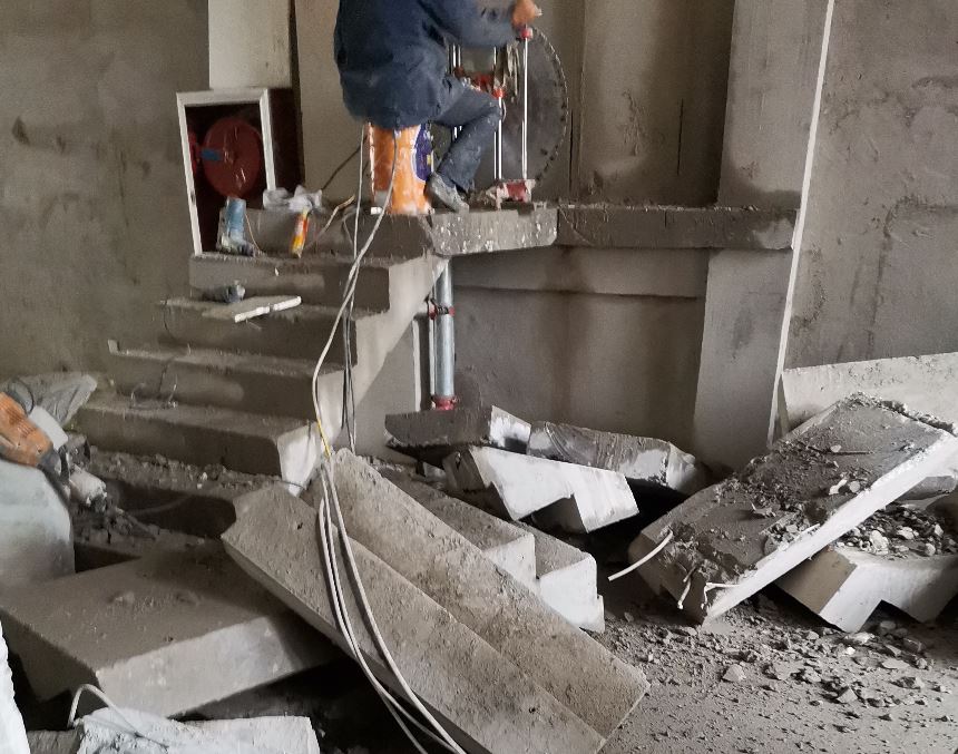 拆除楼梯，混凝土楼梯拆除不含面层多少钱一平方