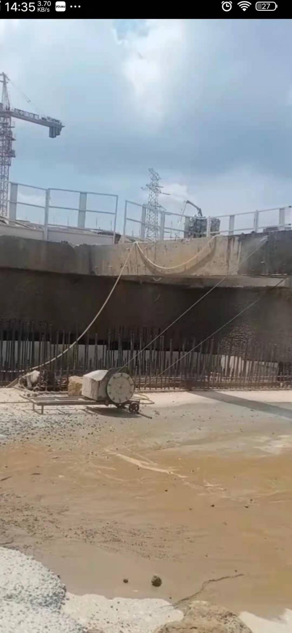 混凝土切割拆除方法混凝土是一种常见的建筑材料，常用于房屋、桥梁和道路等建筑工程中。  然而，在一些情况下，混凝土需要进行切割拆除，以修复损坏部分、更换设备、安装管道或进行改造