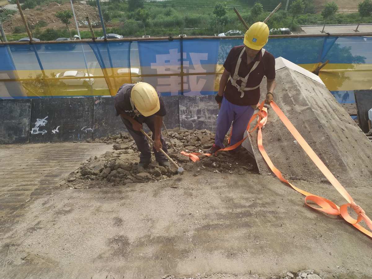 屋顶拆除施工应如何进行?