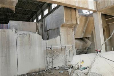 混凝土墙体拆除技术全解：爆破、机械、静态与切割拆除方法